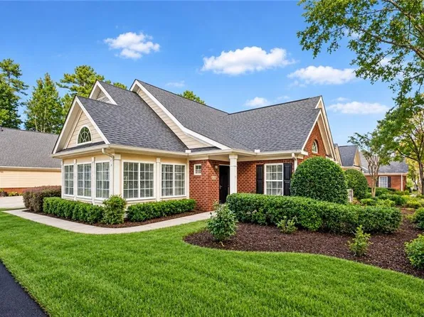 1404 Village Ln, Roswell, GA 30075