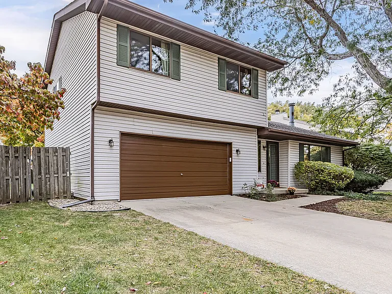 2512 Covington Dr — Photo 1