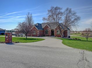 755 S 29th Ave E, Newton, IA 50208