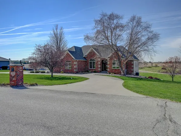 755 S 29th Ave E, Newton, IA 50208