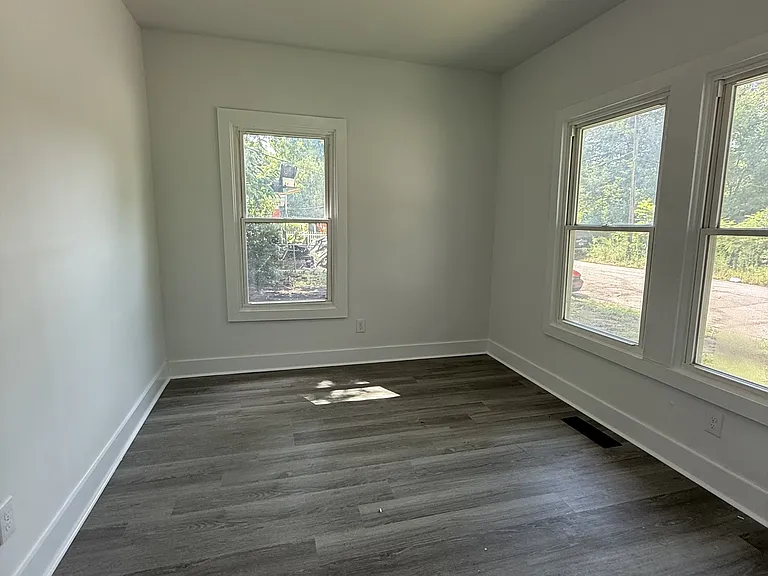 1031 Cotton Ave SW — Photo 7