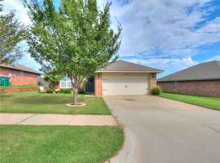 11213 NW 99th St, Yukon, OK 73099