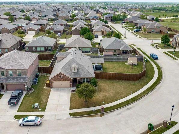 5100 Crystal Lake Ave, Krum, TX 76249