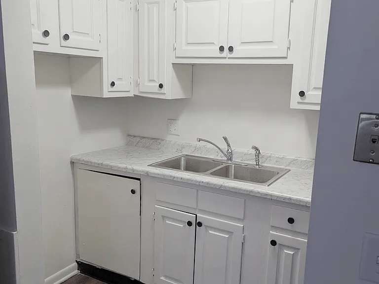 Bright kitchen space at Northbrook Apartments