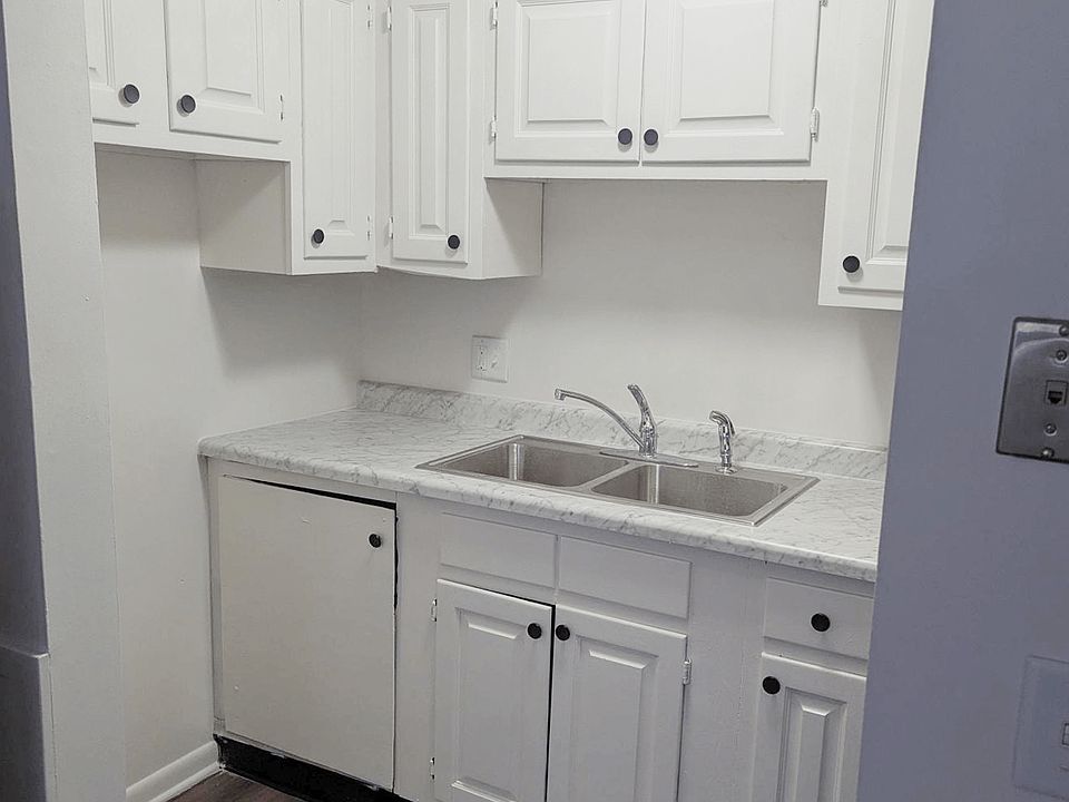 Bright kitchen space at Northbrook Apartments