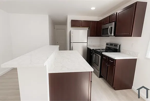2 bed, 1000 sqft, $1,150 — Photo 2