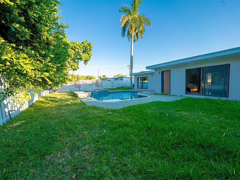 1221 W Camino Real — Photo 22