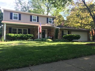 1019 Regency Ln, Libertyville, IL 60048