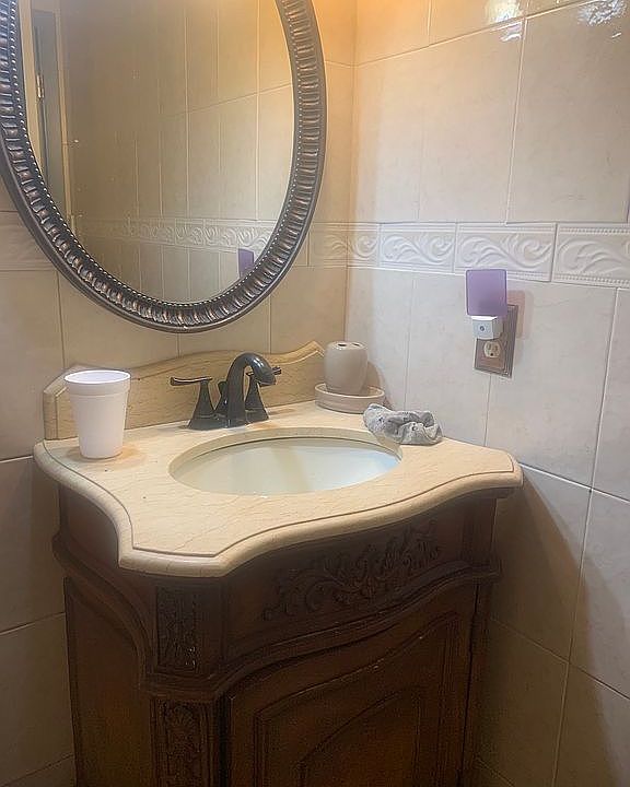 2nd image of 1107 Briarpark Way