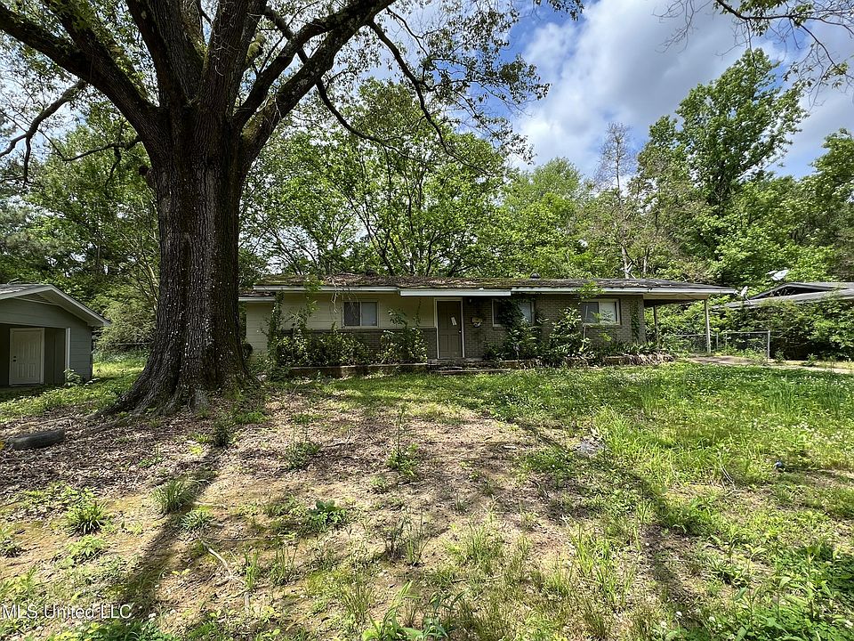 1st image of 2935 Lakewood Dr