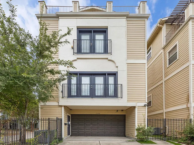 1206 Cushing St — Photo 1