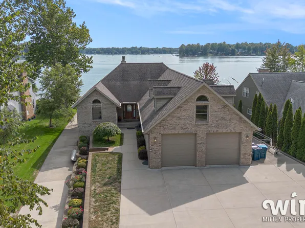 8216 Windermere Lndg, Watervliet, MI 49098