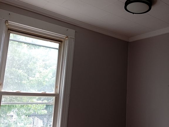 3rd image of 811 6th Ave Unit 2