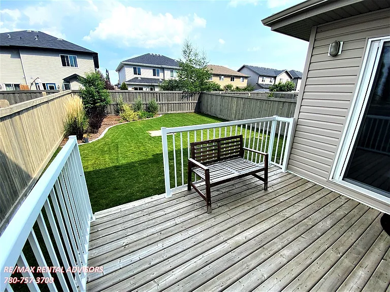 2531 Cole Cres SW — Photo 17