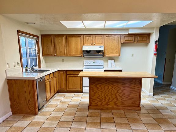 4th image of 14182 Moore Ct
