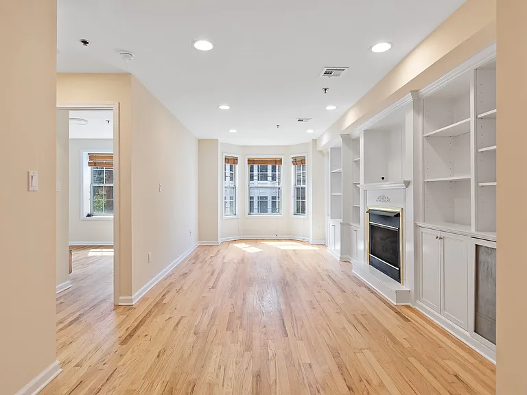 121 Jackson St #2 — Photo 2
