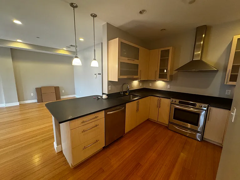 152 Old Colony Ave #15 — Photo 5