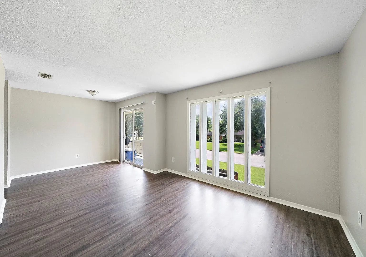 Green Park Apartments — Photo 1