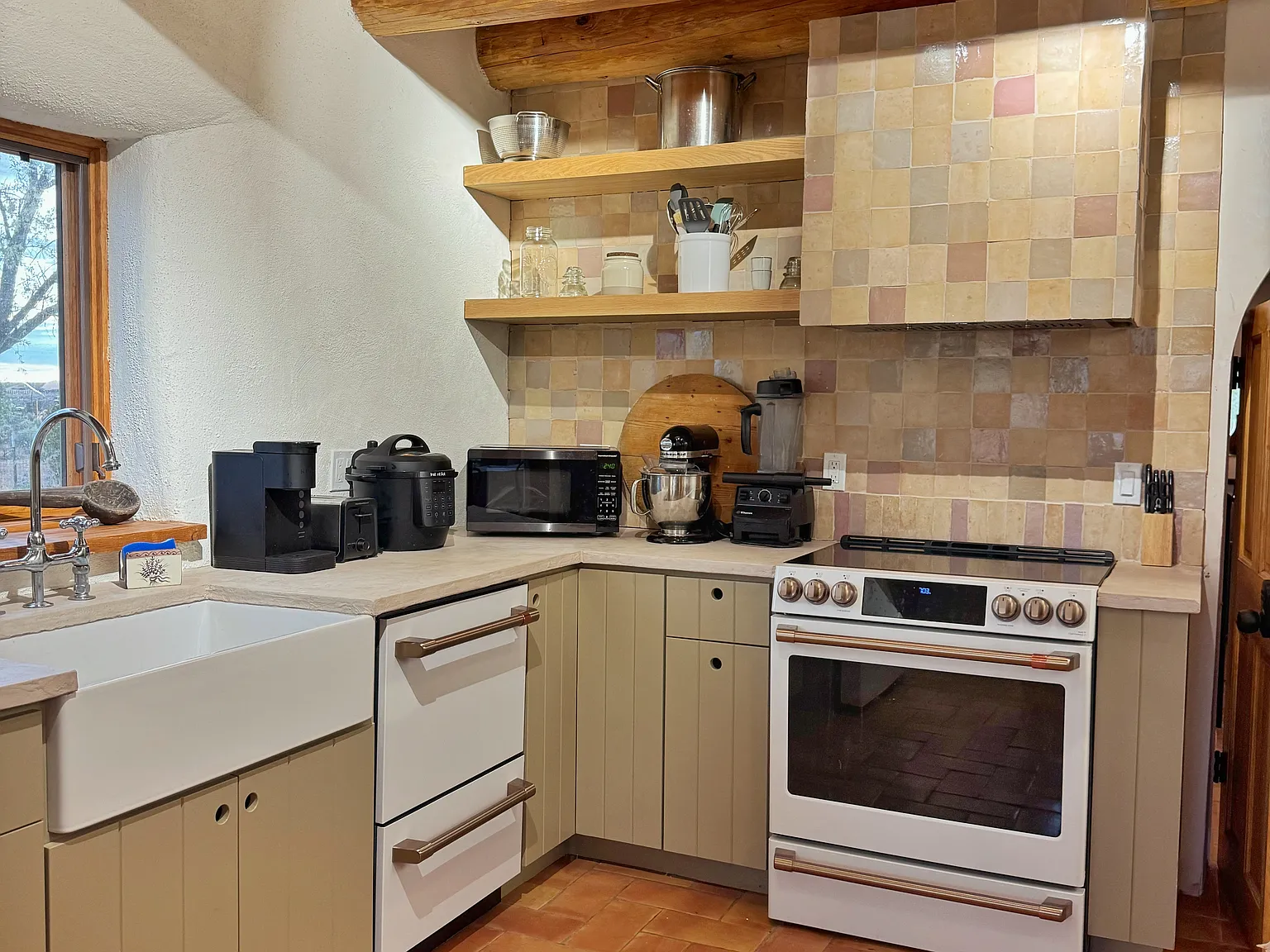 2 bed, 1300 sqft, $2,500 — Photo 1