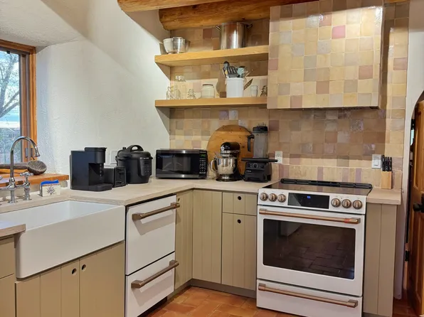 (undisclosed Address), El Prado, NM 87529