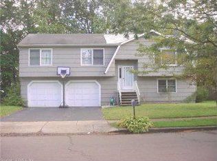 123 Pheasant Rd, West Haven, CT 06516