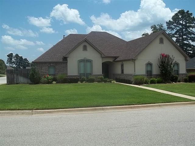 1st image of 806 Woodridge Cir