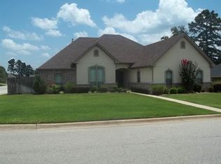 806 Woodridge Cir, Longview, TX 75601