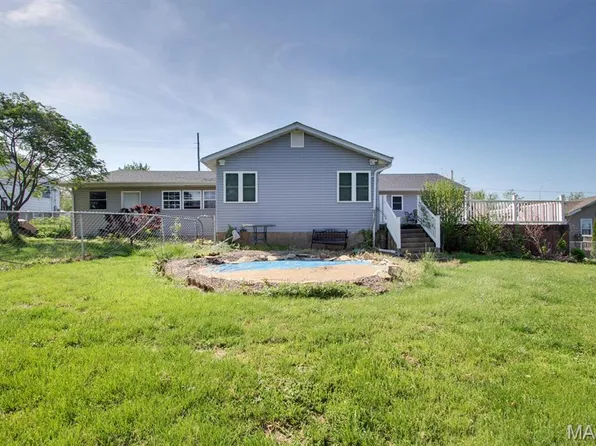 2208 Pleasant St, Hannibal, MO 63401