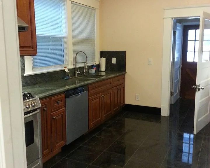 932 N Park Ave — Photo 10