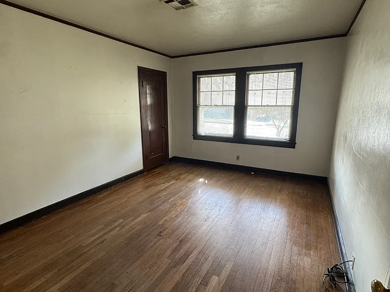 210 E Wyandotte St — Photo 19