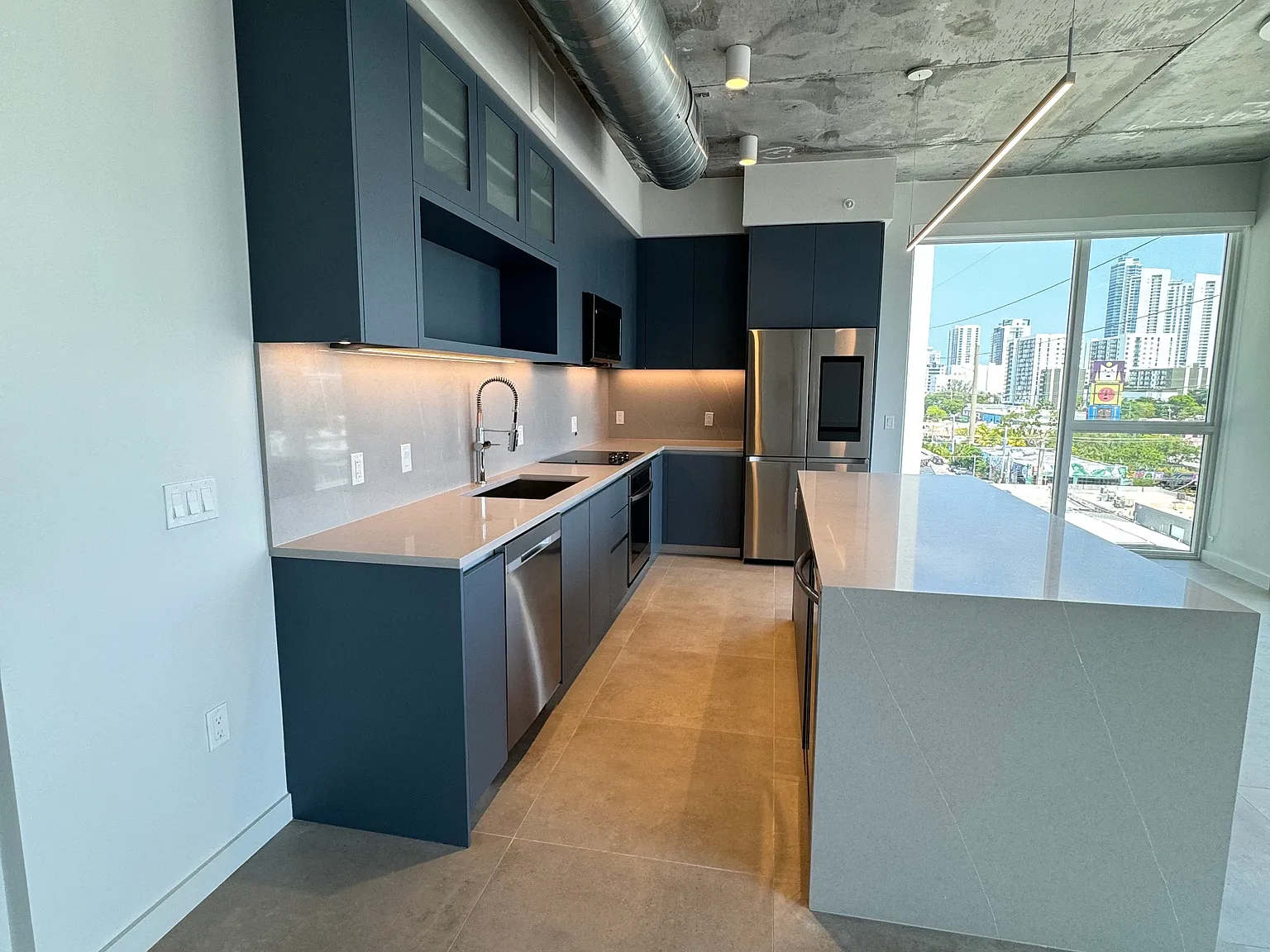 2 bed, 1070 sqft, $3,600 — Photo 3
