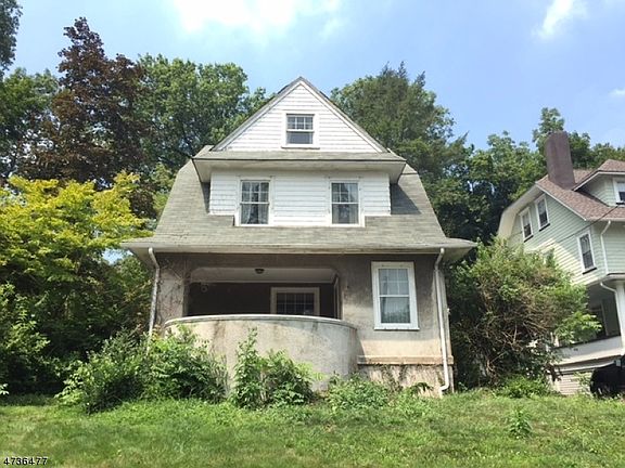 4th image of 250 N Mountain Ave