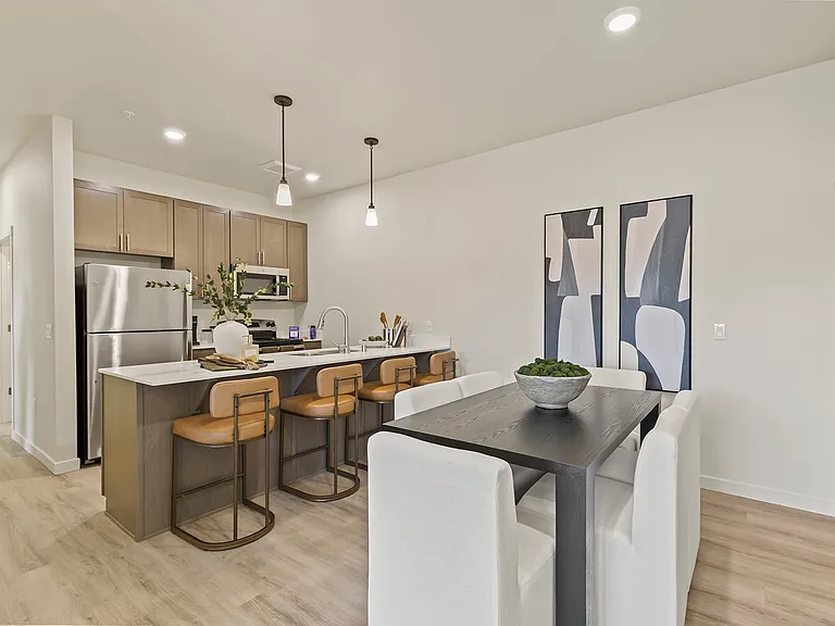 Jailen's Pointe Apartments — Photo 22