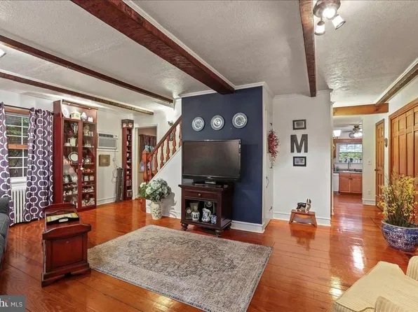 3 Woodbury Rd, Ewing, NJ 08638