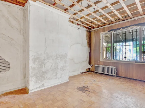 8 Van Siclen Avenue 8 image 3 of 14