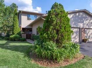 19W223 Gingerbrook Dr, Oak Brook, IL 60523