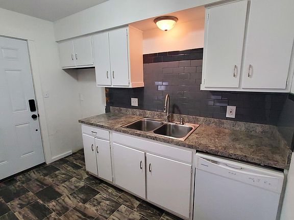 3rd image of 480 Zahn Dr APT 1