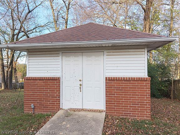 5th image of 1912 Parkridge Dr