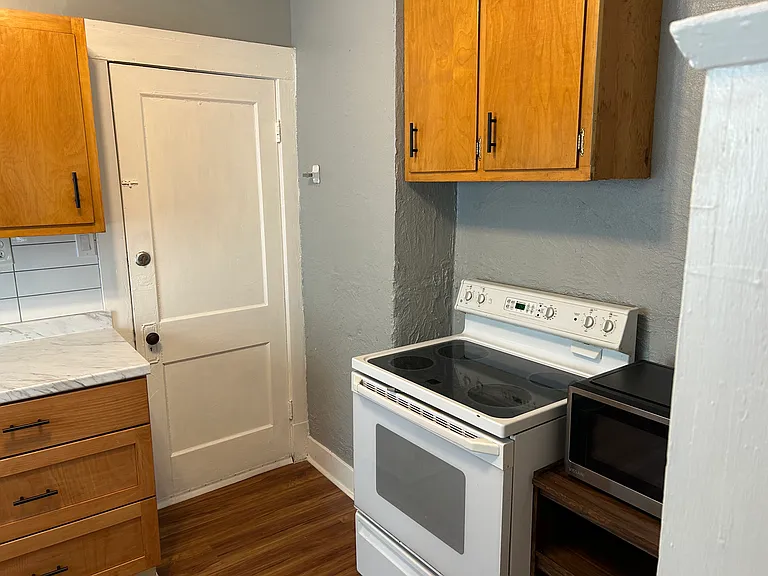 1230 Cranford Ave — Photo 5