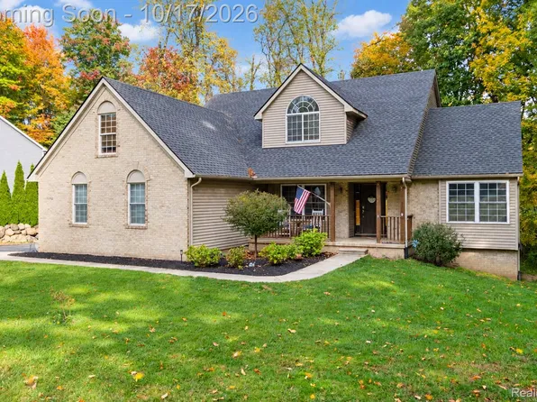 3592 Prescott Dr, Howell, MI 48843