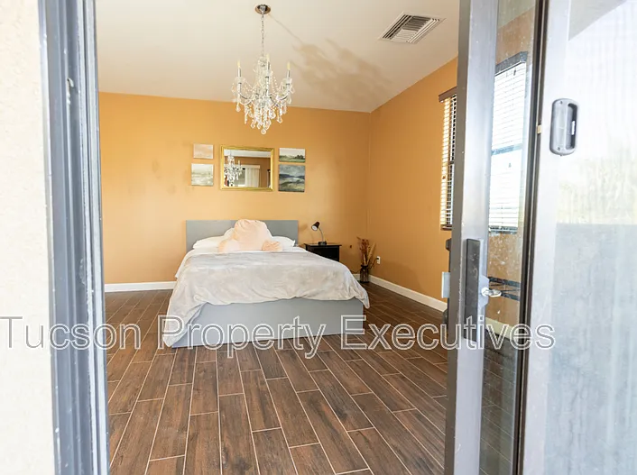 123 E Castlefield Cir — Photo 15