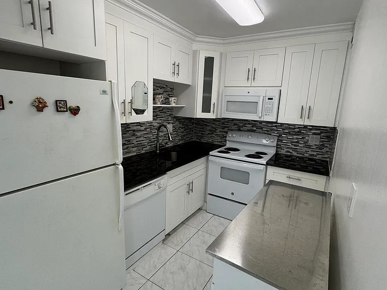 4990 E Sabal Palm Blvd — Photo 17
