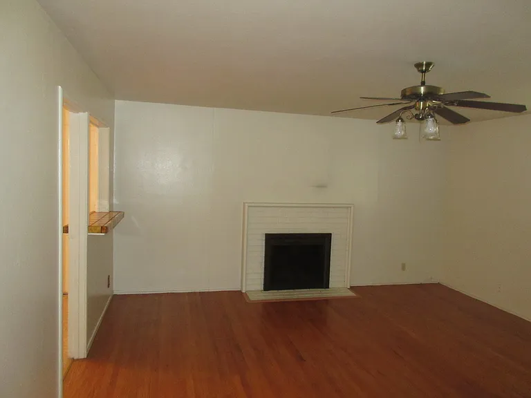 5233 Calistoga Way — Photo 2