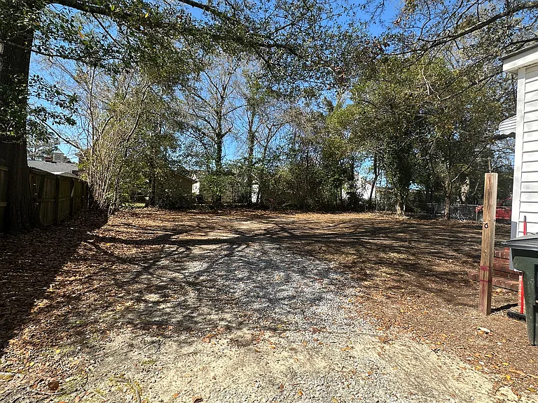 25 Carmel Dr — Photo 6