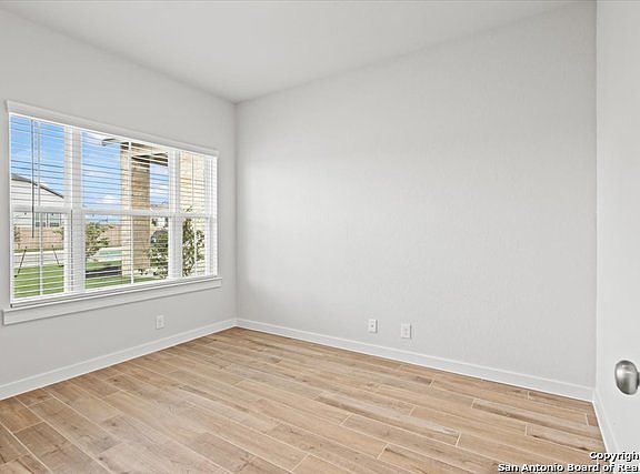 4th image of 1010 Kocher Drive
