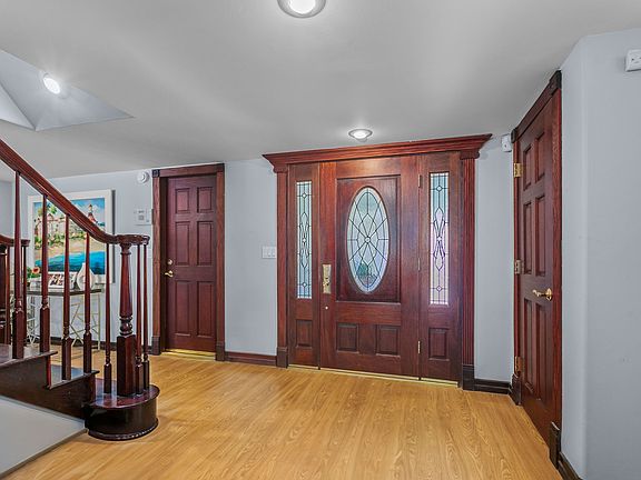5th image of 6073 Wenrich Dr