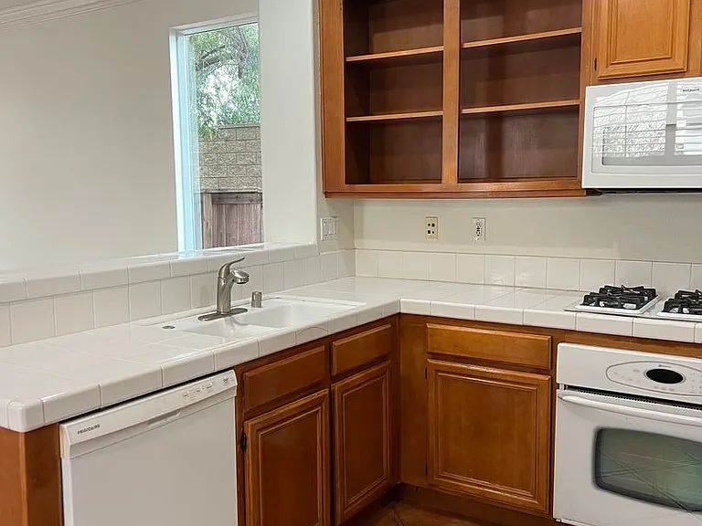13561 Lavender Way — Photo 8