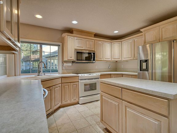 4th image of 105 Madrona Ct