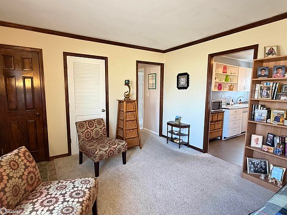 3rd image of 417 Longmeadow Dr