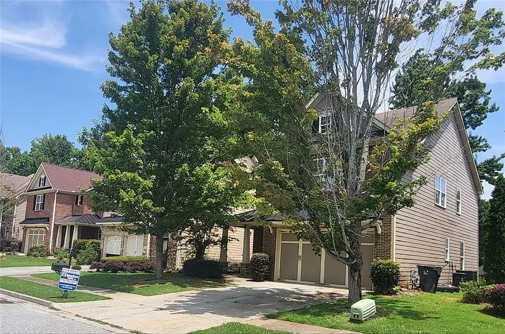 3 bed, 2.5 bath, 2430 sqft, $2,400 — Photo 4